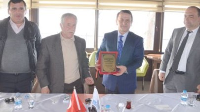 Taksicilerden Işıklar’a teşekkür plaketi