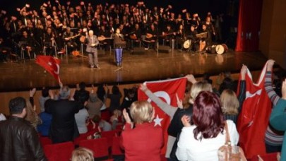 AKM de Türk Halk Müziği Rüzgarı Esti...