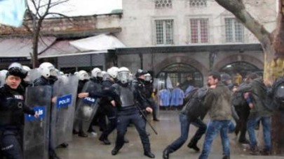Beyazıt'ta öğrenciler polisle çatıştı
