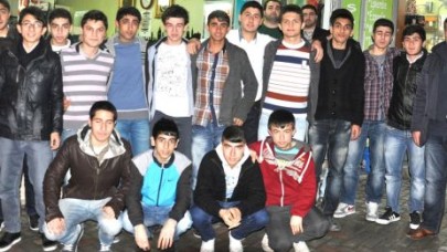 ARSLAN’DAN GENÇLERE MORAL YEMEĞİ