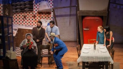 GÜLÜNÇ BİR ÖYKÜ