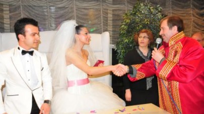 Özen-Kurşun çiftinin mutlu günü