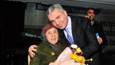 DÜNYA KADINLAR GÜNÜ COŞKUYLA KUTLANDI