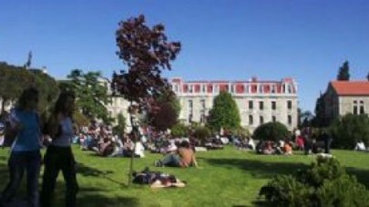 Üniversitelilere Burs Müjdesi