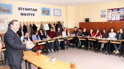 Kadıoğlu öğrencilerle kahvaltıda bir araya geldi