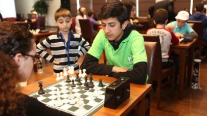 Satranç turnuvasında kıyasıya mücadele