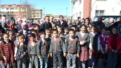 Öğrencilerden 'servis' eylemi