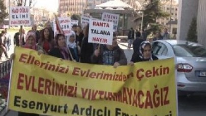 Esenyurt sakinleri İBB önünde halaylı eylem yaptı.