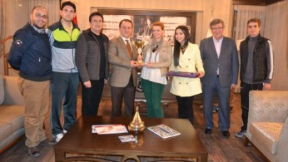 Ahenk mutluluğunu Işıklar ile paylaştı