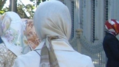 Memurlar Türbanla İşe Başladı