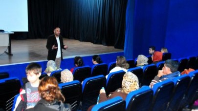 Otizmli çocukların ailelerine eğitim semineri