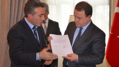 Vatandaş tek şerit için imza topladı