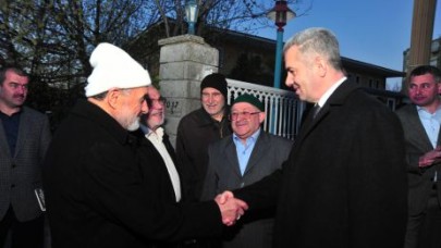 Gün doğmadan mahalle ziyaretleri sürüyor