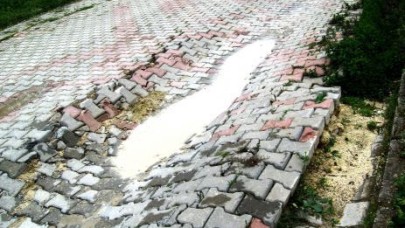 Bu yol aylardır onarılmıyor