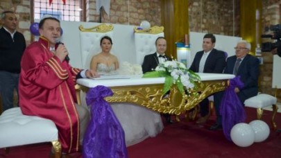 TARİHİ SALONDA İLK NİKÂHI IŞIKLAR KIYDI