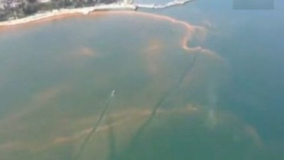 Büyükçekmece'de Deniz Turuncuya Döndü