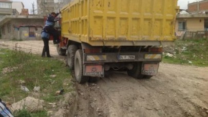 Kaçak döküm yapan kamyonlara suçüstü