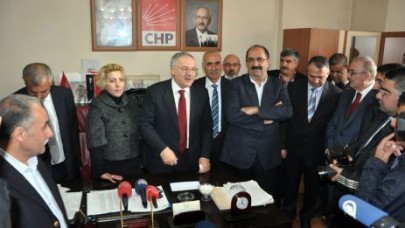 Dr. Çapan’a Kars’ta “Bizi AKP’den kurtar” çağrısı