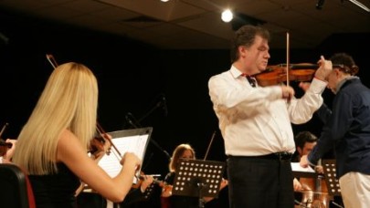 DÜNYANIN KEMANLARI KÜÇÜKÇEKMECEDE