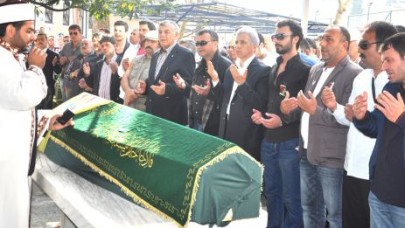 ÇELİK GÖZYAŞLARIYLA UĞURLANDI