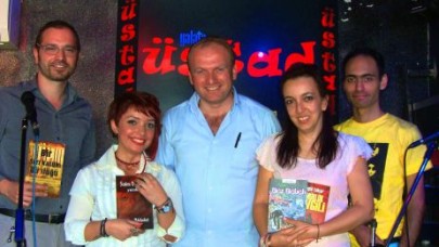 YAZARLAR GALATA’DA SEVENLERİYLE BULUŞTU