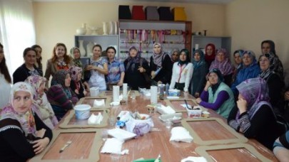 Kadınlar belediye hizmetlerini inceliyor