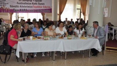 Cem Kara gönüllü aileleri kahvaltıda buluşturdu