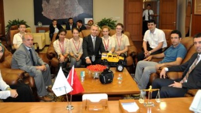 Şükür ve Uzun'dan öğrencilere tebrik