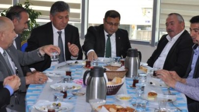 Karakaş derneklerle buluşmaya devam ediyor