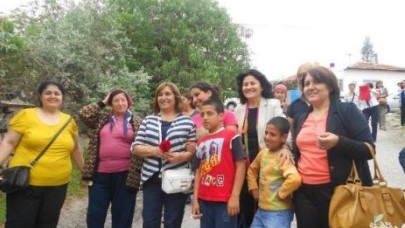 SELVİ KILIÇDAROĞLU CHP’Lİ KADINLAR İLE SOKAK ÇALIŞMASINDA