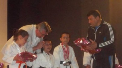 Karate Okulu Öğrencilerine Ödül Yağdı