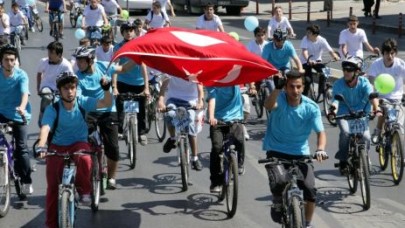 BİSİKLET ŞENLİKLERİNDE EMRE AYDIN RÜZGARI