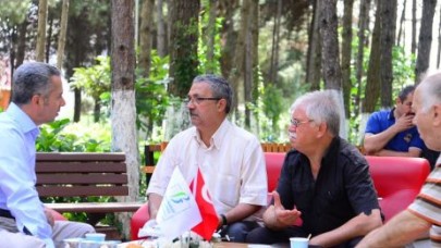 Sorunları çamlıkta dinledi