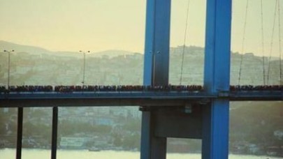 Halk Boğaz'dan Taksim'e yürüdü