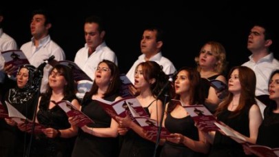 Kursiyerlerden halk müziği konseri