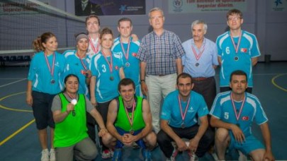 EĞİTİMCİLERDEN KIYASIYA MÜCADELE