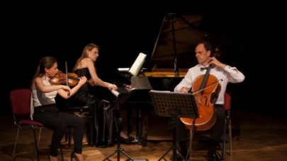 Ayur Trio, Halkalı Sahnesi’nde