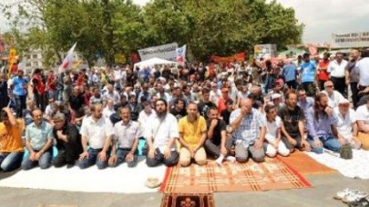 Taksim'de İlk Cuma