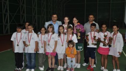 TENİS TURNUVASI ŞAMPİYONLARI BELLİ OLDU