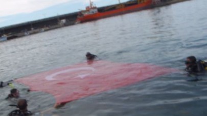 BEYAK dalgıçları, İnebolu’da Türk bayrağı açtı