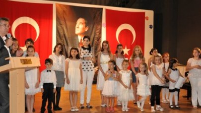 Piyano başında marifetlerini sergilediler