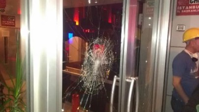 CHP İSTANBUL İL BİNASI TAŞLI SOPALI SALDIRIYA UĞRADI