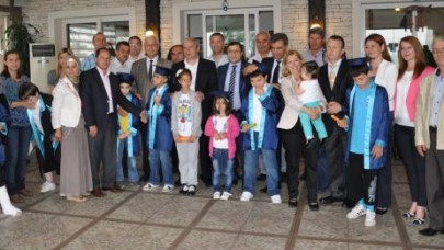 Özel çocuklar ilk diplomalarını aldı