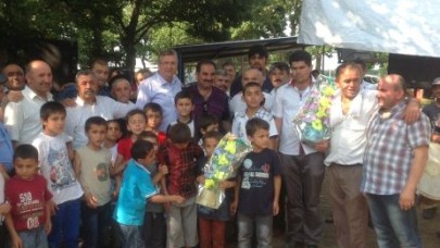 Cem Kara dernekleri yalnız bırakmıyor