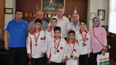 Şampiyonlar başkanı ziyaret etti