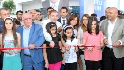 İSTİKLAL GENÇLİK MERKEZİ HİZMETE AÇILDI