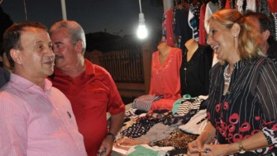 Işıklar, esnafa boncuk dağıttı