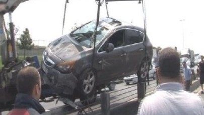 Otomobil, metrobüs yoluna girdi