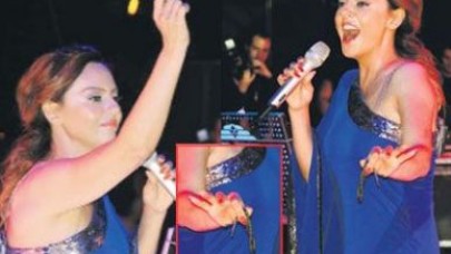 Gündeş Sahnede Tespih Salladı