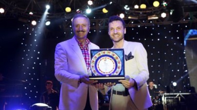 YAĞMURA RAĞMEN EĞLENDİLER